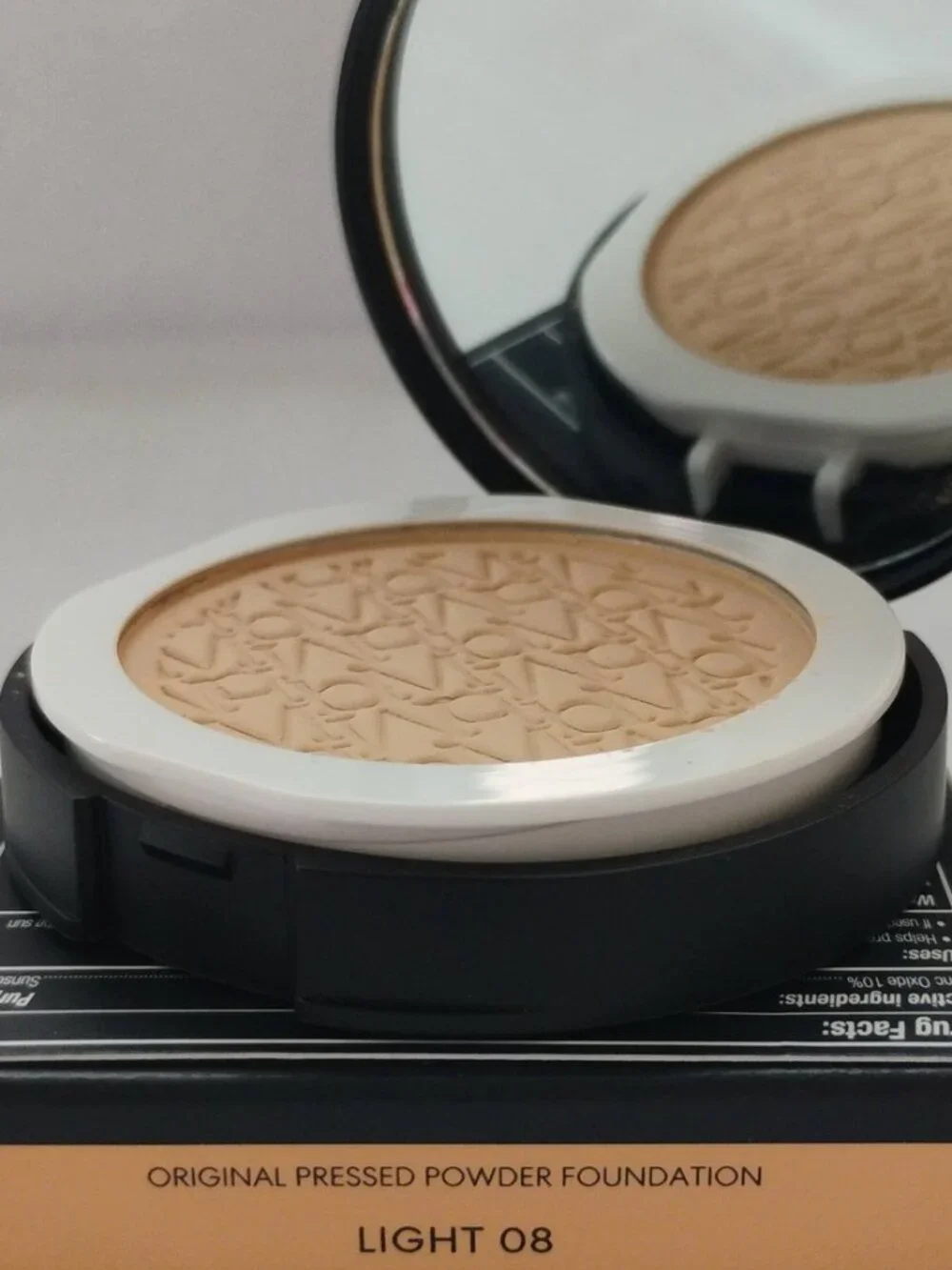 bareMinerals 'Shade-Light #08' Original Pressed Powder /W SPF 15 - NWT